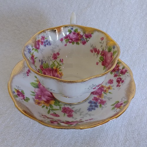 Royal Albert England Pink Roses tazza da tè/caffè @ piattino Bone China set vintage NUOVO - Foto 3 di 14