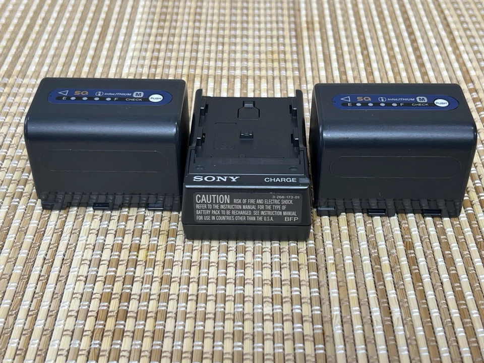 Sony NP-QM71D 7.2V OEM Li-ion Battery Packs and BC-TRM Battery Charger 10018045 - Image 3 of 4