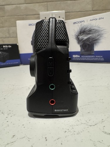 ZOOM Q2n Handy Video Recorder HD, Video with Superior Audio (Read description) - Picture 6 of 9