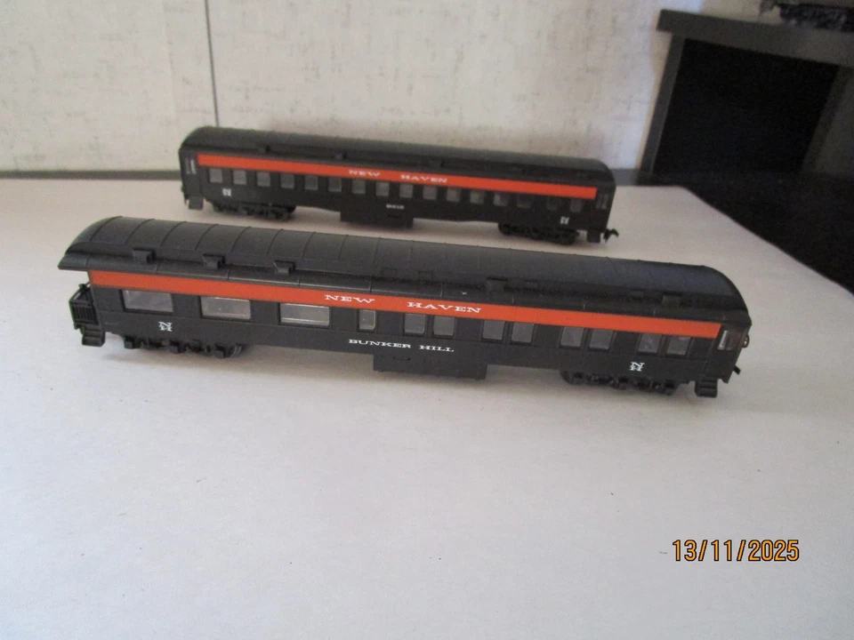 Juego de 5 vagones de pasajeros New Haven negro y naranja Athearn, HO Foto 3 de 4