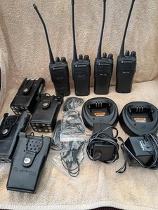 MOTOROLA CP150 VHF RADIOS /WITH ACESSORIES/CHARGERS /NEW BATERRIES (LOT OF 4)