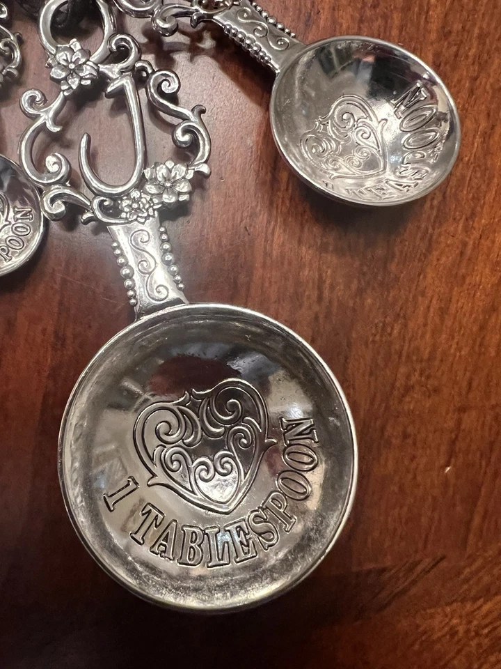 Set 4 Enteros? Cucharas medidoras de metal Heart Love decoración de cocina de granja Foto 3 de 4