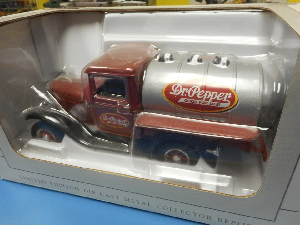 SPEcCAST DR. PEPPER 32 FORD TANKER    "NEW" - Image 3 of 3