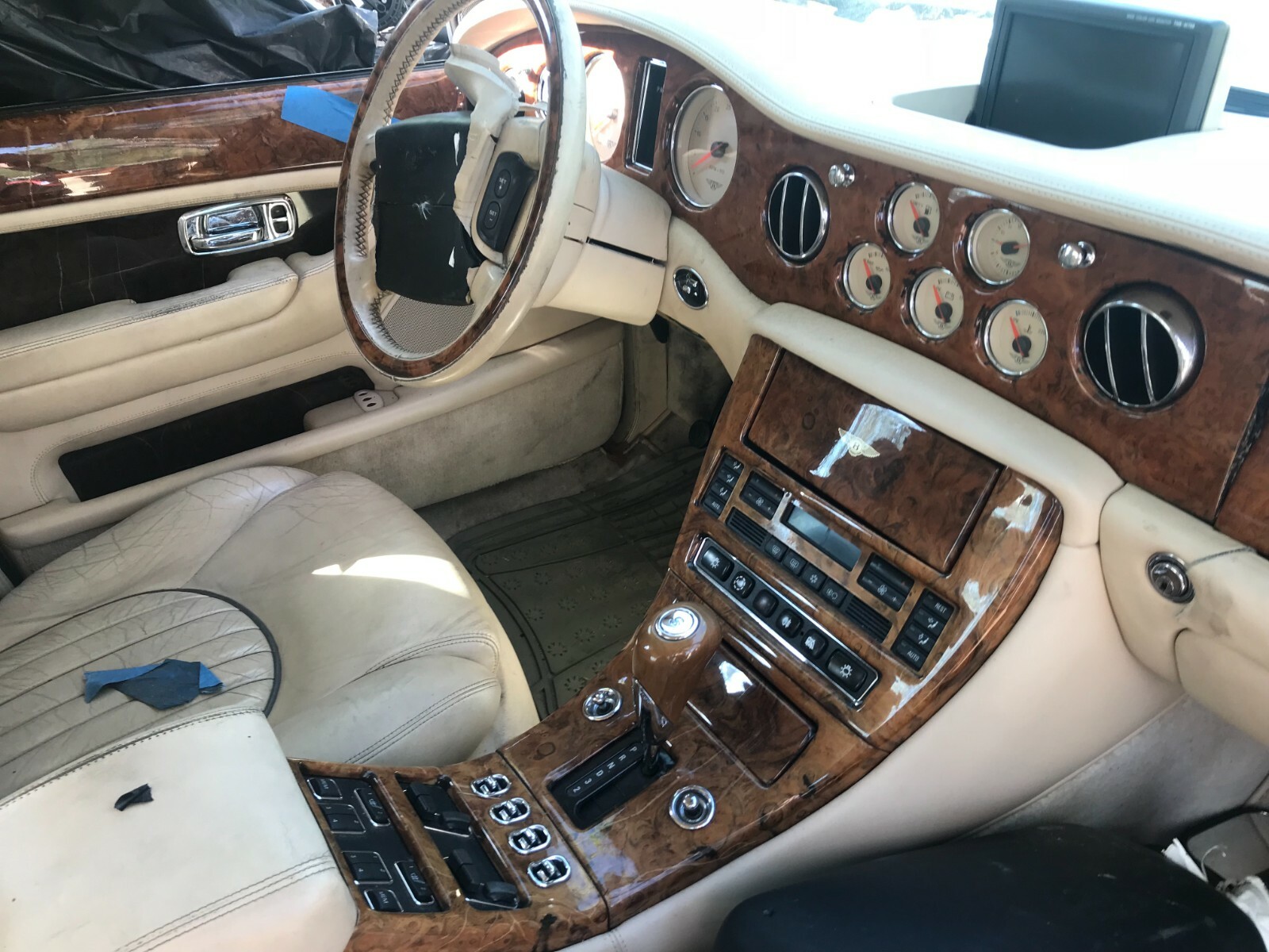 BENTLEY ARNAGE AZURE CHROME HUBCAP.  WORLDS LARGEST USED ROLLS ROYCE INVENTORY