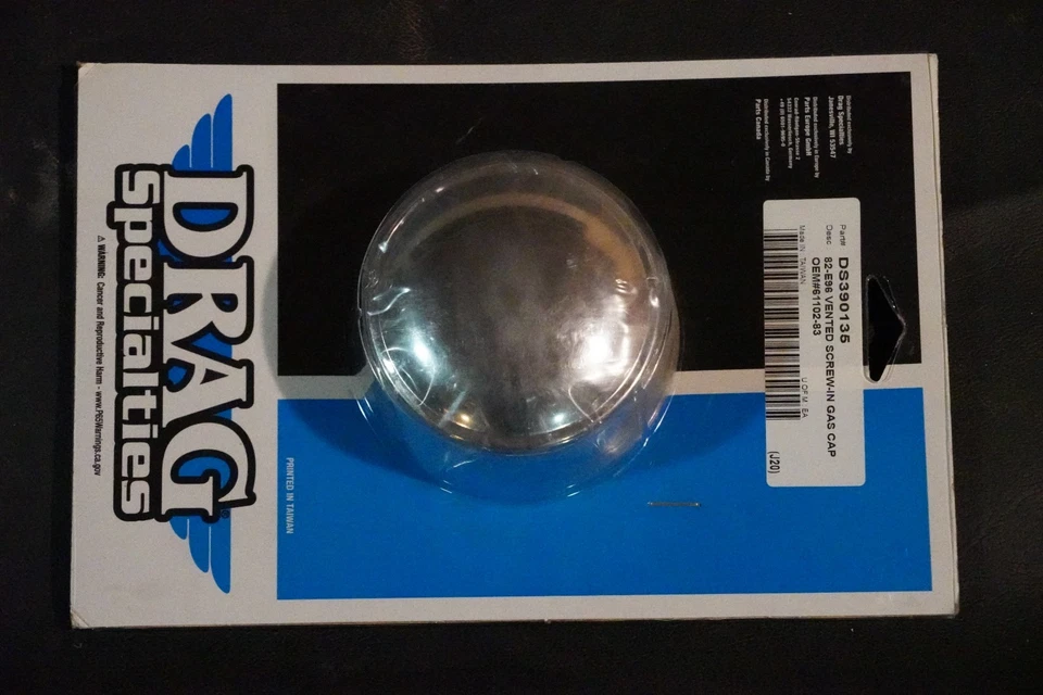 Tapa de gasolina cromada Drag Specialties DS-390135 ventilada Harley Dyna Softail Sportster Foto 3 de 4