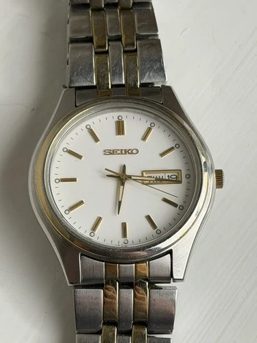 Vintage Seiko 5 quartz Day/Date Ladies Bracelet Watch - Works