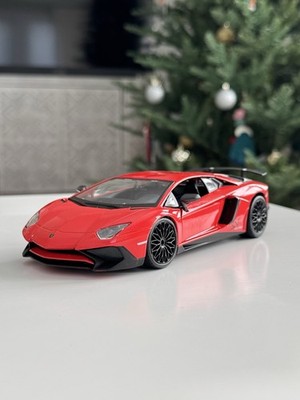 1:24 Scale Lamborghini Aventador SV Coupe Bburago Diecast Model Car - Red