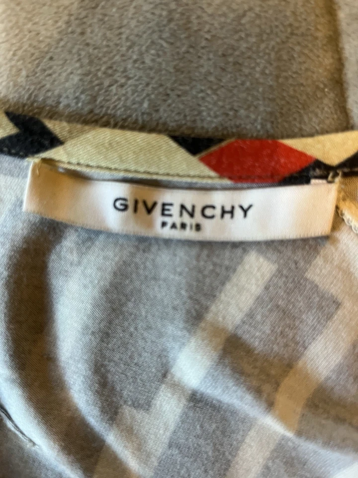 Vestido Givenchy tamanho 40 muito usado suavemente, ótimo estado - Imagem 4 de 4
