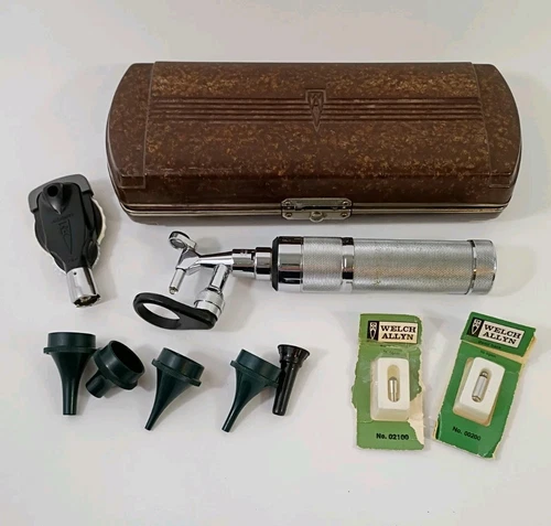 Welch Allyn 2.5V Pneumatic Otoscope 707 Plugin Handle W/ Light Head