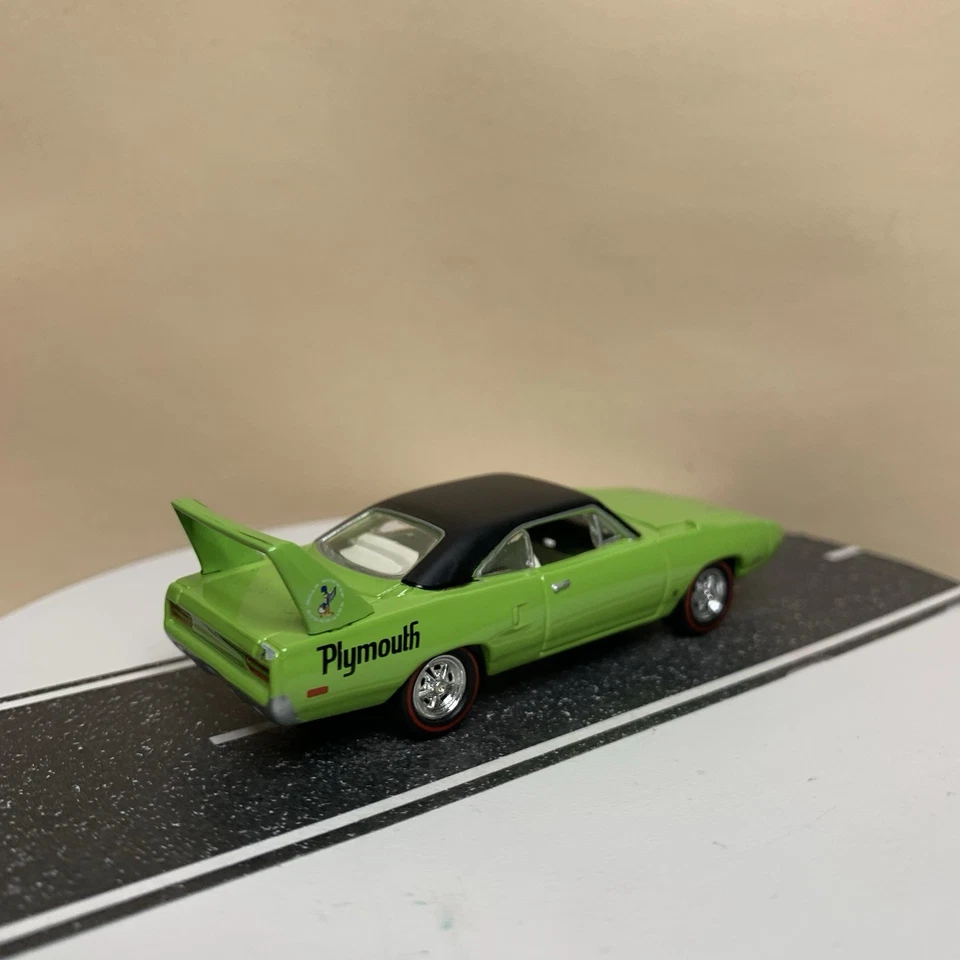 Johnny Lightning Auction Insanity 1970 Plymouth Superbird verde/negro 1:64 casi nuevo Foto 2 de 4