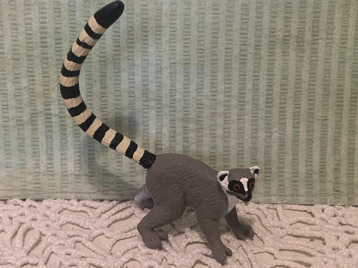 Safari Ltd Hard Plastic Grey ring tailed lemur animal figure