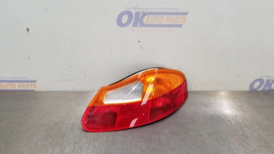 99 PORSCHE BOXSTER 986 LUZ TRASERA PASAJERO DERECHO 98663141403 Foto 2 de 4