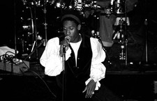 ¡Músico Raphael Saadiq de Tony! Toni! Tono! actúa en el Cabar - Foto antigua 7