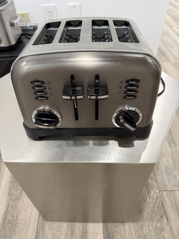 Cuisinart CPT-180P1 4-Slice toaster - Dark Brushed (Used)