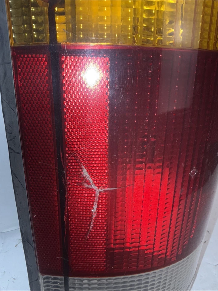 1992-1994 E150 E250 E350 Econoline Van RH Passenger Tail Light Lamp OEM 75580 - Imagem 2 de 4