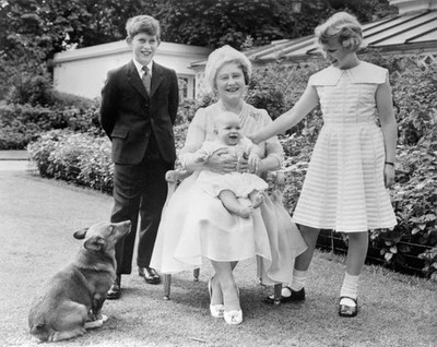 Prince Andrew smiles lap of grandmother Queen Mother as brothe- 1960 Old Photo