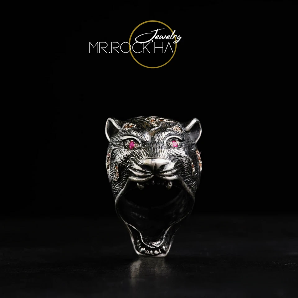 Anel unissex prata 925 K com gravação em relevo gato leão rugindo irritado, zircão rosa - Imagem 3 de 4