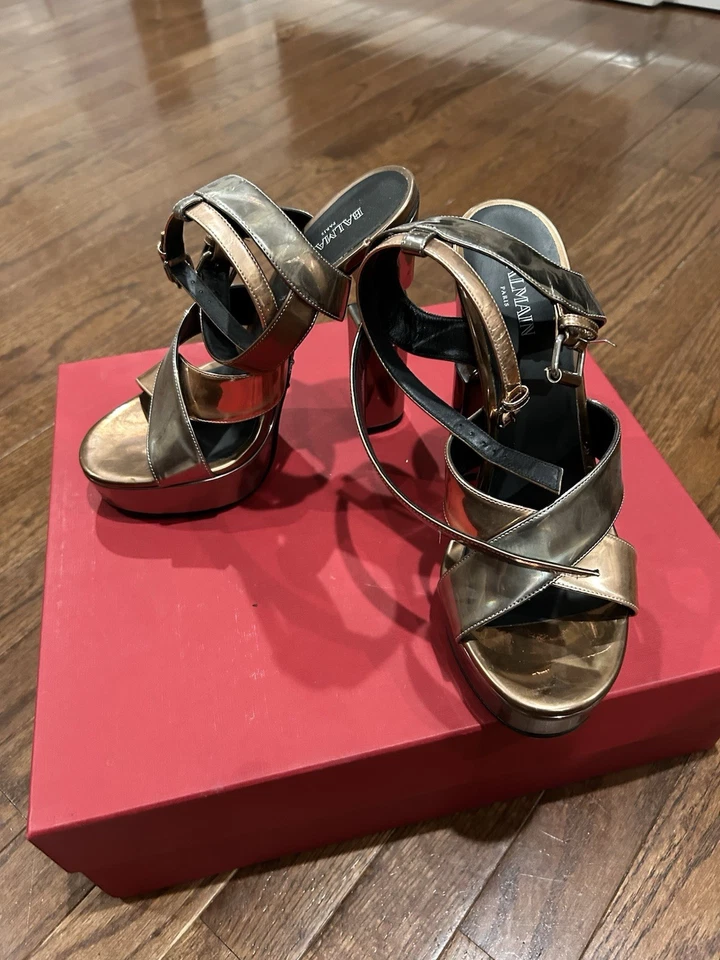 Sandalias de plataforma BALMAIN charol metálico esfera con cresta Italia Foto 2 de 3