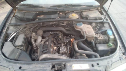 068117021B Ölkühler für AUDI A4 BERLINA (B5) 1.9 TDI 1998 3463342 - Afbeelding 8 van 10