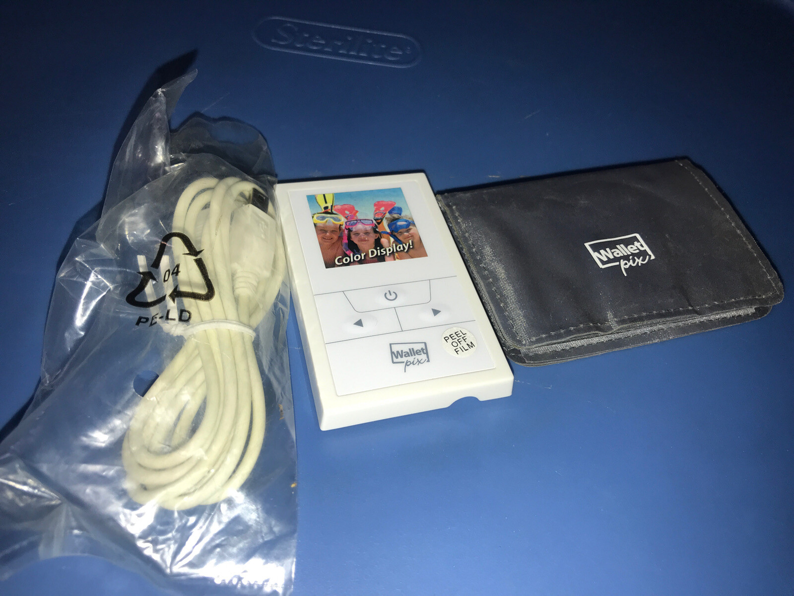 Credit Card Size Digital Photo Wallet Holds 58 Photos Sealed-image