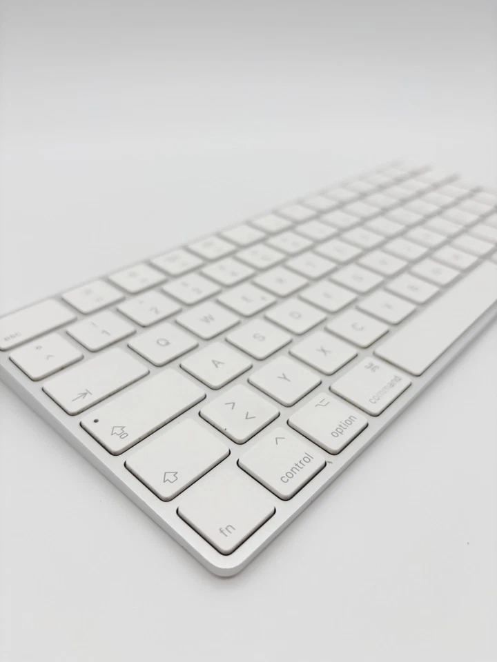 Apple Magic Keyboard 2 Generation QWERTZ Deutsch A1644 Weiß Tastatur Refurbished - Bild 3 von 4