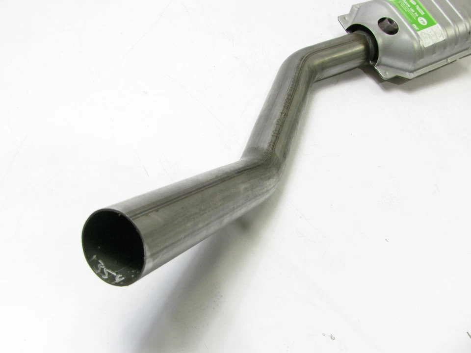 Magnaflow 93273 Direct Fit Catalytic Converter For 2000-04 Chrysler Minivan 3.3L - Image 3 of 4