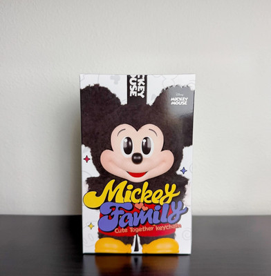 Disney Mickey Family セット Authentic Mickey Family Cute Together Keychain Series Blind Box