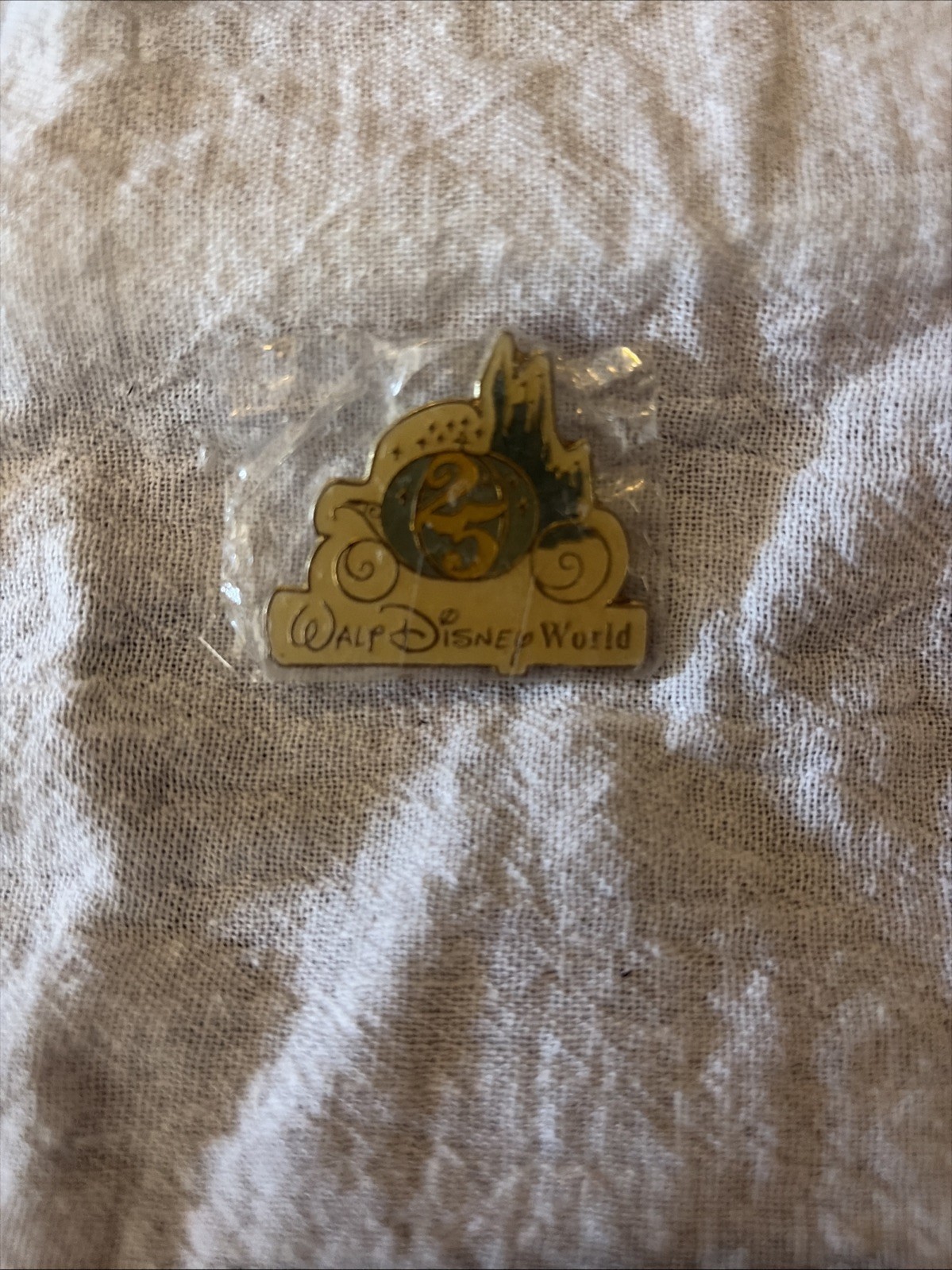 New Walt Disney World 25th Anniversary Pin 1971-1996 Cinderella Coach Castle MIP