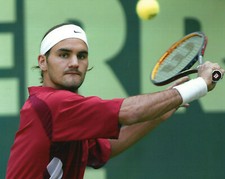 ROGER FEDERER UNSIGNED 8x10 COLOR PHOTO           AMAZING YOUNG POSE    MUST SEE