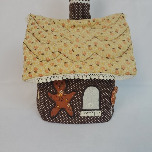Vintage Quilted Tissue Box Cover Gingerbread Style House with Chimney Fabric - Picture 8 of 15