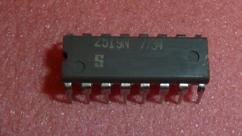 NEW 1PC SIGNATICS 2519N IC VINTAGE 40 bit shift register same as 2519B For Apple - Picture 1 of 12