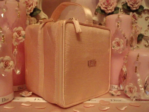 SAC DE VOYAGE 100 % AUTHENTIQUE édition limitée DIOR COUTURE Dolce Vita BEAUTÉ MAQUILLAGE