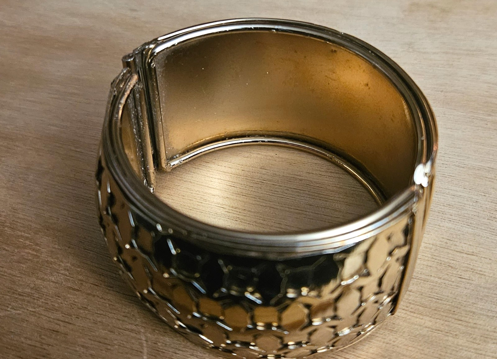 BRACELET Bangle Cuff Gold Tone Woven Design Size 7 Inch Hinged