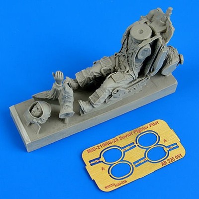 Aerobonus 320.051 - 1:32 Soviet fighter pilot with ejection seat - Neu