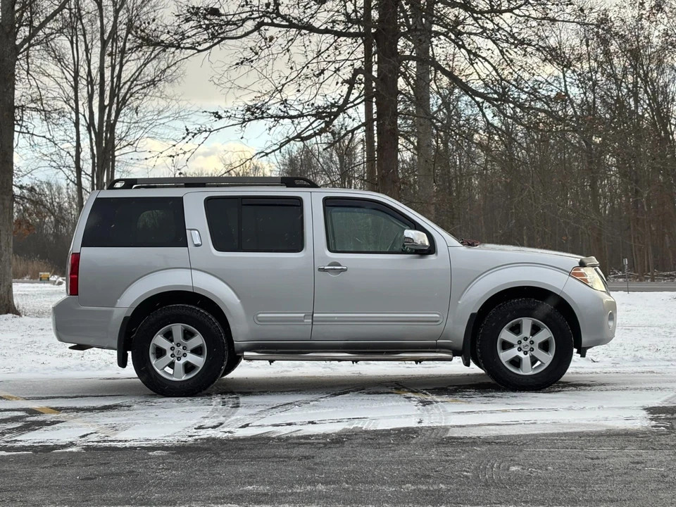 Nissan Pathfinder SV 2011 Foto 3 de 4