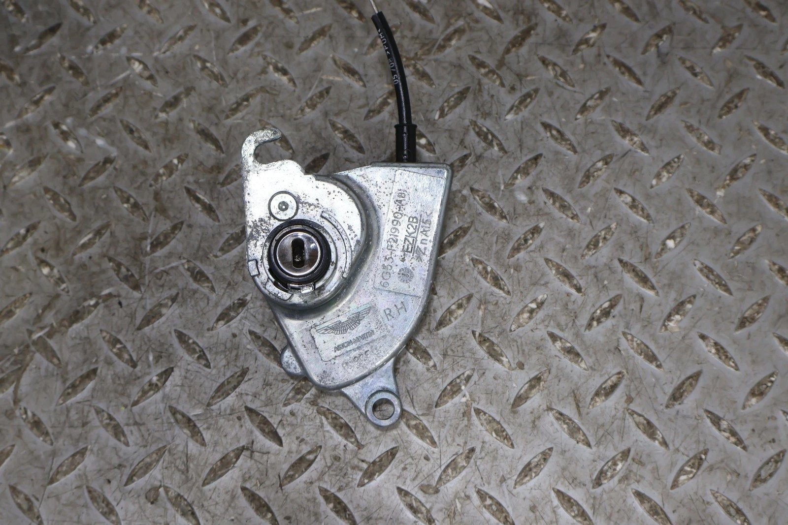 Aston Martin V8 Vantage Front Right Door lock cylinders Set