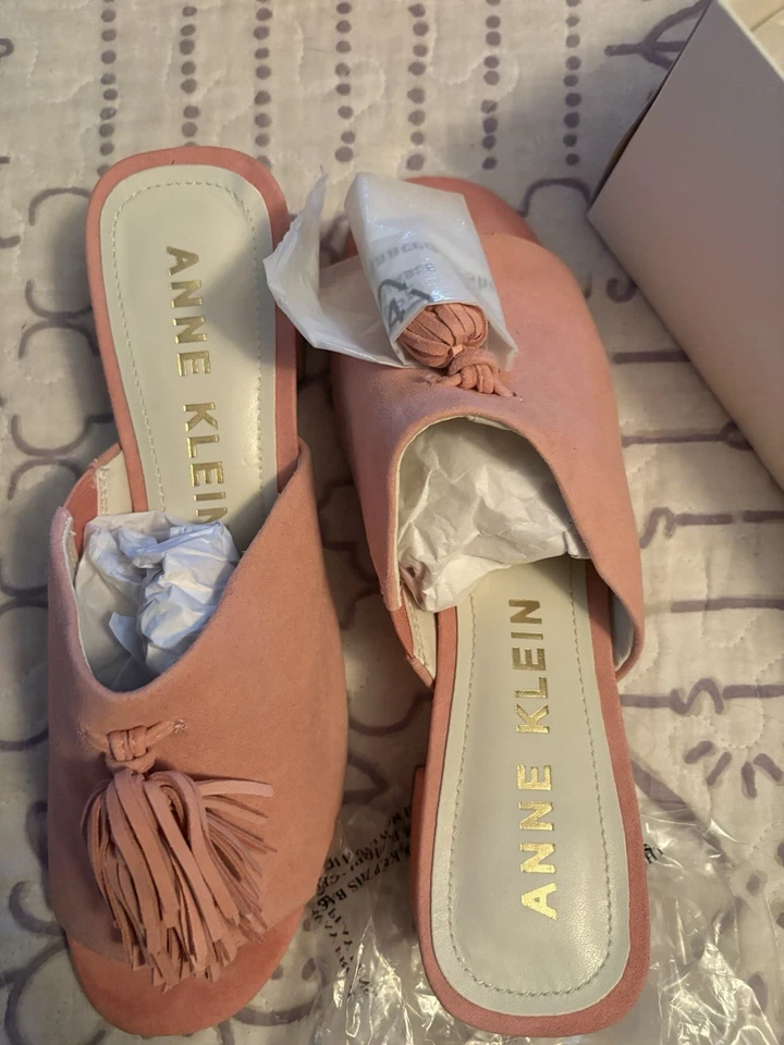 Toboganes de gamuza rosa Anne Klein con borla 10. Nuevo en caja Foto 3 de 4