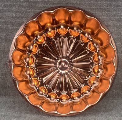 Vintage Copper Tone Fluted Bundt Cake Pan Jello Mold Kitchen Decor Round Metal