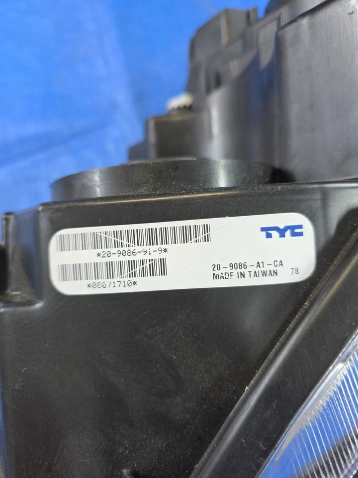 Conjunto de faros del lado del conductor izquierdo 2012-2013 para Mazda 3 Tyc 20-9086-91-9. Foto 3 de 4