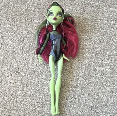 Monster High Mattel Venus McFlytrap Fashion Doll 11in Articulated skullector