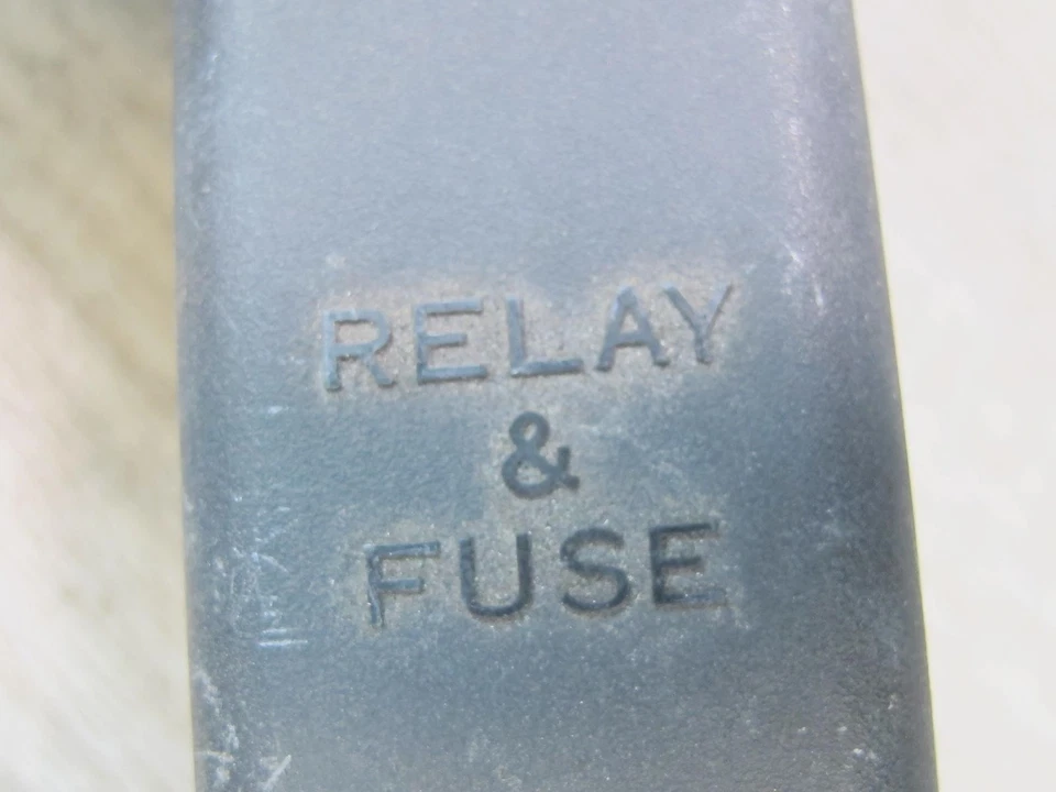 00-05 TOYOTA MR2 SPYDER INTERIOR FUSÍVEL RELÉ CAIXA MÓDULO FABRICANTE DE EQUIPAMENTO ORIGINAL - Imagem 3 de 4