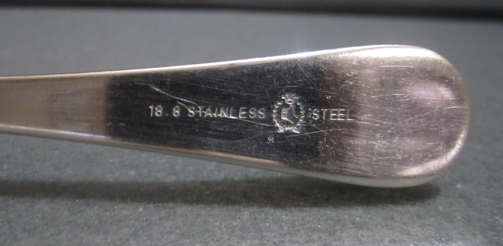 30 pcs Stainless 18/8 Sliverware Flatware 16 Dinner Forks & 14 Dinner Knives 