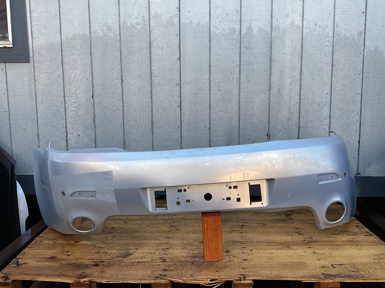 2006 2007 2008 2009 2010 ASTON MARTIN VANTAGE REAR BUMPER COVER OEM