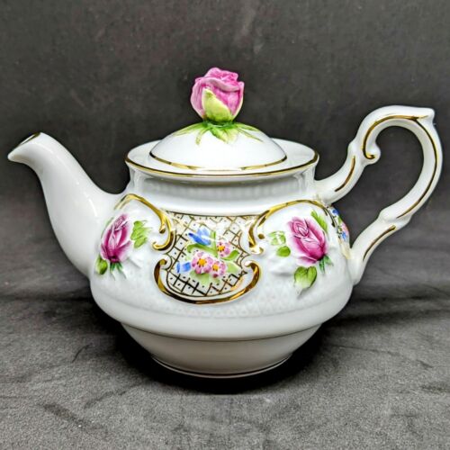 Tea For One Teapot Teacup Porcelain by Heirloom Lace Ltd. Romania Artist Signed - Picture 5 of 15