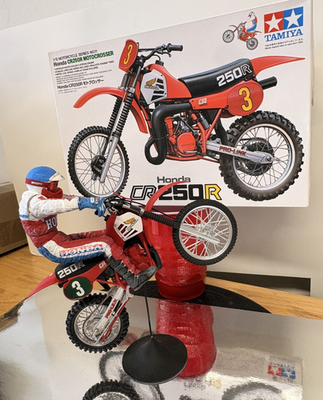 Built Tamiya Honda CR250R w/ Rider motocross motorcycle plastic