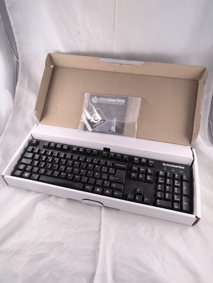 SteelSeries 6GV2 64229 ES Wired Keyboard Black Switches Fullsize Gaming w/PS2 - Image 2 of 4