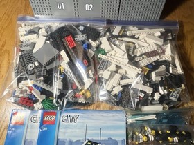 Lego City: Police Headquarters (7744) Incomplete Set + Police helicopter (7741)