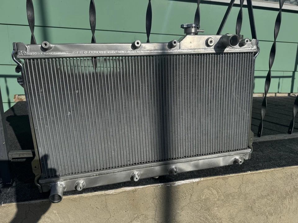 Radiador de aluminio Koyo VH060245 36mm Hyper V Series Racing 89-97 Mazda Miata Foto 3 de 4