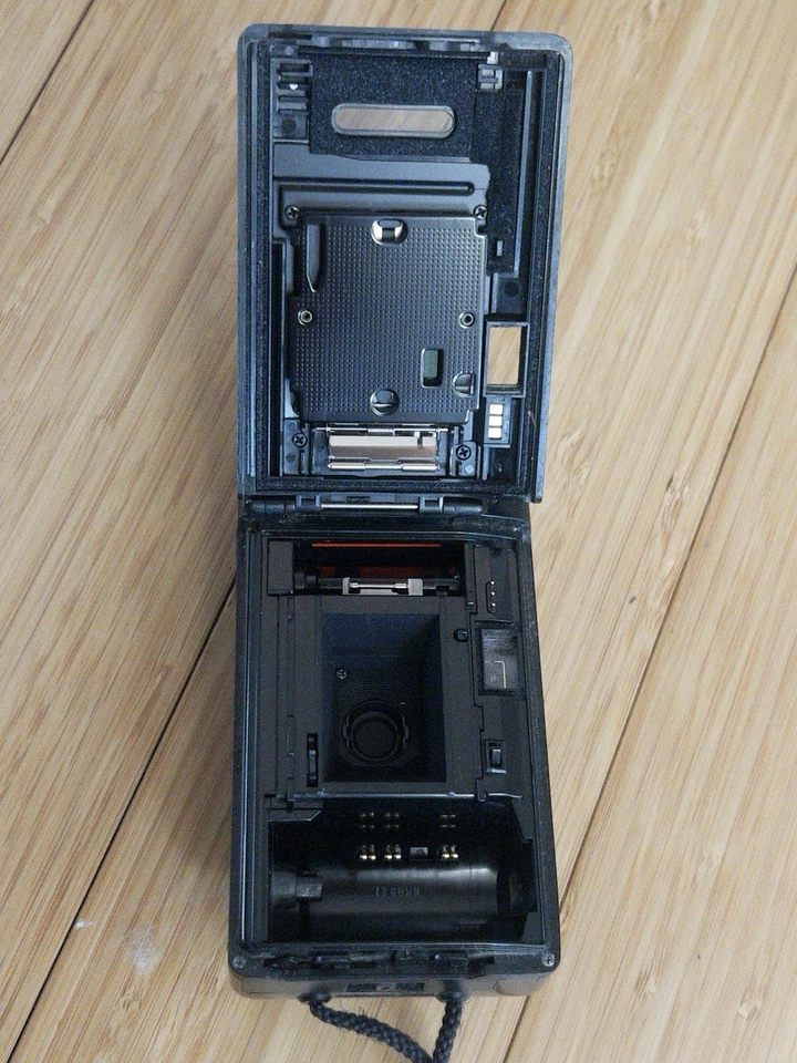 Cámara de enfoque automático Olympus Infinity Jr cuarzo fecha negra película 35 mm Foto 4 de 4