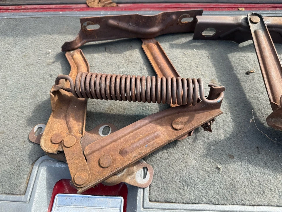 1977 1978 1979 Lincoln Continental Town Car Coupe Hood Hinges Pair LH RH - Image 2 of 4